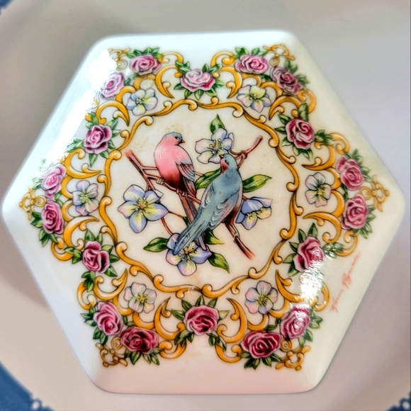 Music Box by Valentine Serenades plays Love Me Tender - Picture 1 of 4